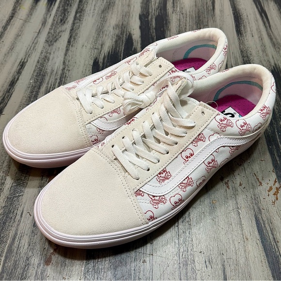 Vans Other - Vans Old Skool Cream & Pink Skull Print Sneakers Mens size 12 NWT!